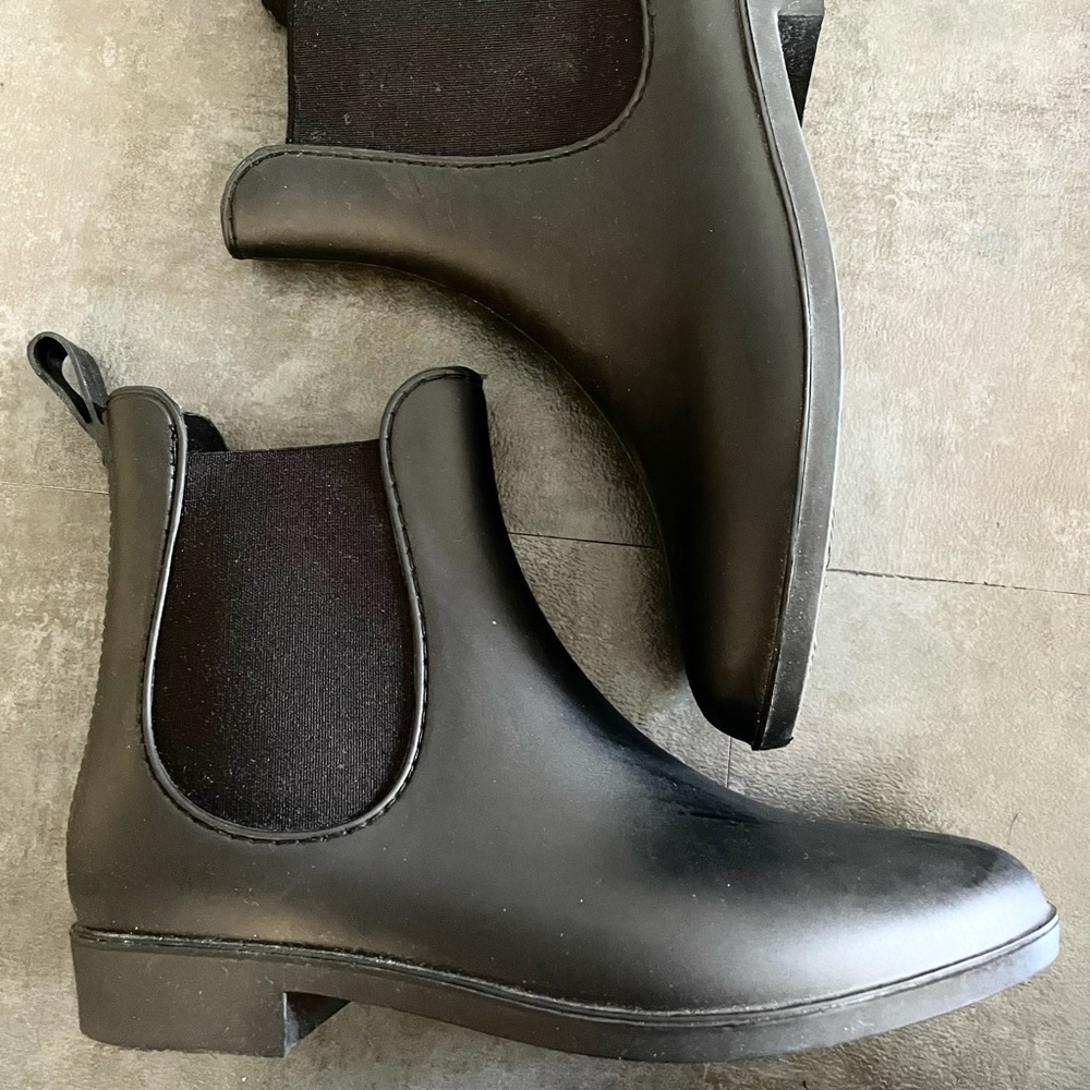 Henry Ferrera Collection - rain boots. Size 6
